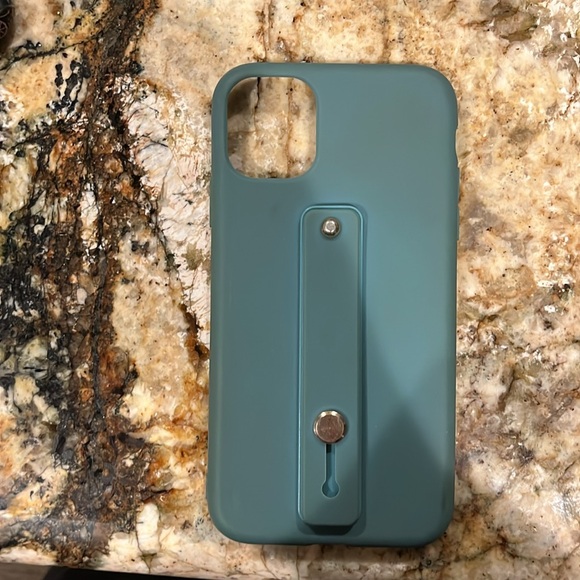 Assorted iPhone 11 Cases - Picture 10 of 16